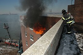 Brandversuche 2008, links im Bildhintergrund die Freiheitsstatue