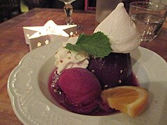 Avec glace cassis et meringue.