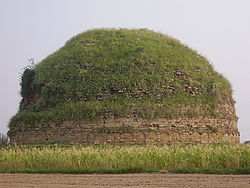 Mankiala stupa is located in the village of Tope Mankiala