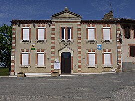 The town hall in Aubiet