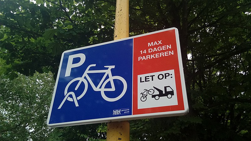 File:Bicycle parking sign at the central train station, Gouda (2019) 02.jpg