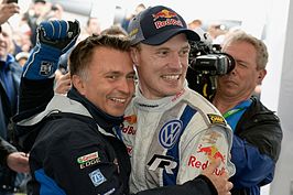 Latvala en VW teambaas Jost Capito vieren de zege