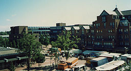 Rådhuset och stadens centrala torg (1989).