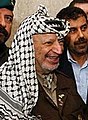 8 novembre 2014 Possible que la statue soit un faux et qu'elle représenterait en fait Yasser Arafat ?