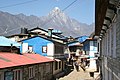 Lukla, Hauptstraße, hinten Nupla