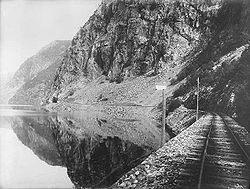 Flekkefjordbanen ved Lundevatnet. Foto: Anders Beer Wilse (1908)