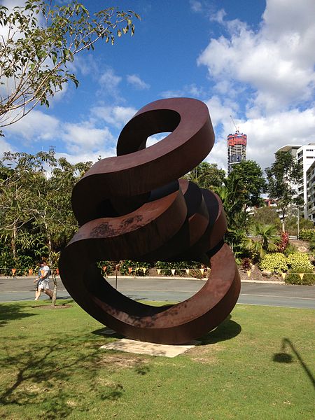 File:Sculpture, Roma Street Parkland 052013 494.jpg