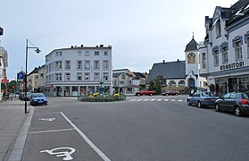 Reguleringen etter brannen skapte Christopher Hvidts plass som et romslig byrom. Foto: Helge Høifødt