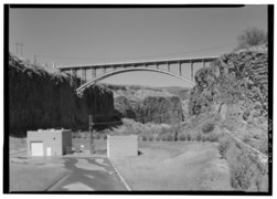 East elevation, facing 265 - Virgin River Bridge, Spanning Virgin River at State Highway 9, Hurricane, Washington County, UT HAER UTAH,27-HURI.V,2-4.tif