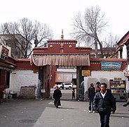 Porte menant au Temple de Ramoché, à Lhassa