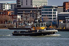 SD Suzanne tug passing Portsmouth Point