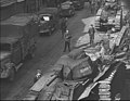 Fotografi av forlatte franske Char B1 bis stridsvogner i Belgia, mai 1940, undersøkes av tyske soldater