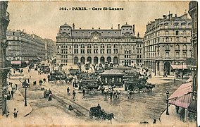 La Gare de Paris-Saint-Lazare dans les toutes premières années du XXe siècle, avec de nombreux omnibus de la CGO en stationnement.