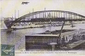 Ancienne piscine amarrée à proximité du viaduc d'Austerlitz (vers 1903).