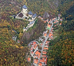 Karlštejn gaztelua eta herria