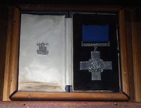 Distinction de la croix de George reçue par le gouverneur de Malte en 1942.