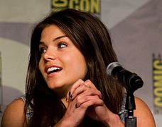 Marie Avgeropoulos interprète Octavia.