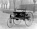 أول سيارة في التاريخ ، صنعت في مانهايم بواسطة كارل بينز في عام 1885 م