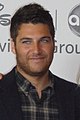 Adam Pally interpreta Peter Prentice