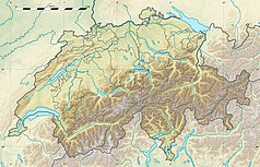 Mapa konturowa Szwajcarii, blisko centrum po prawej na dole znajduje się punkt z opisem „Przełęcz San Bernardino”