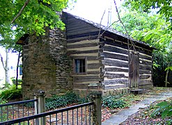 Ein tann elsti bygningurin í Gatlinburg er Ogle Cabin.