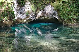 L'exsurgence de la Source Bleue.