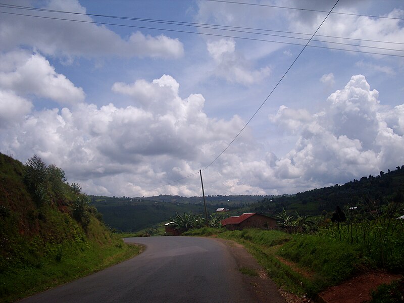 File:Climat pluvial au dessus de la route vers Kumubarazi.jpg