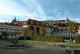 Valdstejnsky Palace garden autumn.jpg