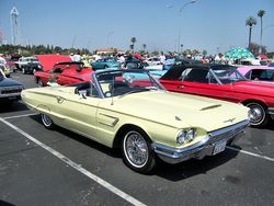 Ford Thunderbird Descapotable de 1965.