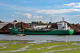 Arklow Rose loading scrap metal in Southampton