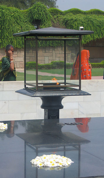 File:Rajghat - Delhi (2).JPG