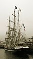 Le Belem à quai dans le port de Brest