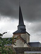 Le curieux clocher penché de l'église.