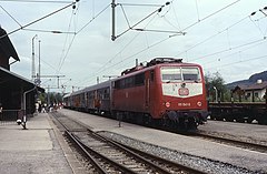 111 014 im Bahnhof Traunstein am 18. Mai 1992