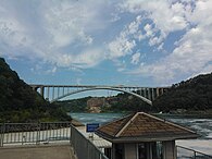 The bridge as viewed from Canada, with collapsed Schoellkopf Power Station visible in the distance