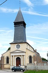 The church in La Neuville-Chant-d'Oisel