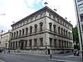 O Reform Club (1837–41) em Pall Mall, de Barry, foi altamente influente em seu design e contexto no coração das estruturas de poder em Londres