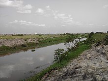 Lagoon inaenda hadi Ashaiman. Milima ya Aburi iko mbali sana, na iko karibu kuonekana. Sehemu Zingine za Tema, Sakumono na Lashibi pia zinaweza kuonekana.