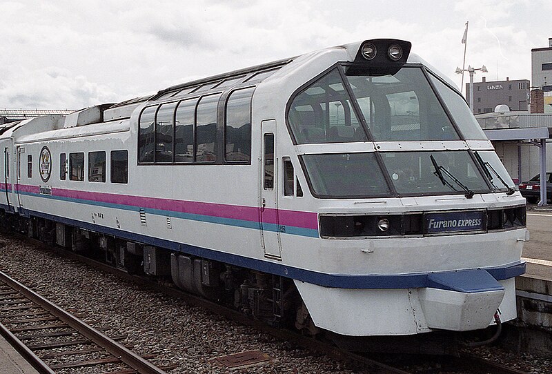 File:Furano exp kiha84 2.jpg