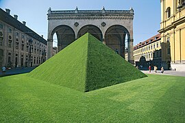 Grüne Pyramide am Odeonsplatz, München (1997)