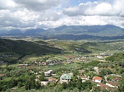 Vista do castelo de Petrelë