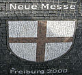 Georgskreuz = Stadtwappen an der Neuen Messe, die 2000 eröffnet wurde