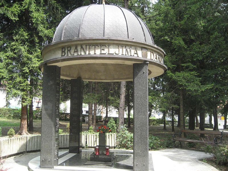 File:Daruvar, memorial.JPG