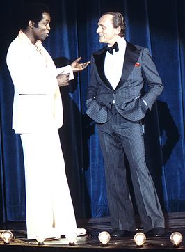 Frank Gorshin (rechts) met zanger Lou Rawls (1977)