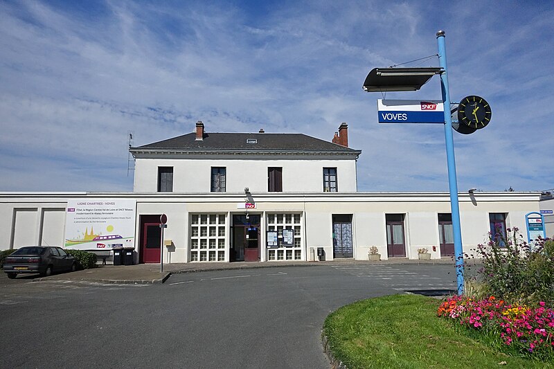 File:Gare de Voves 2.jpg