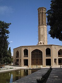 La torre del vento di "Dowlat-abad" a Yazd, esempio di architettura del deserto iraniano