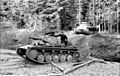 Tyske stridsvogner, Panzer I og Panzer II rykker frem i skogsområde. Foto: Deutsches Bundesarchiv, Bild 101I-382-0248-33A / Böcker / CC-BY-SA 3.0