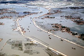 Inondacion de zòna en Bangladèsh après un ciclòne en lo 1991