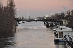 Partie du pont de Levallois enjambant le petit bras de la Seine.