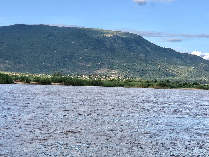 File:Zambezi river overlooking Mozambique from Zambia luangwa 02.jpg